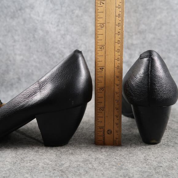 Strictly Comfort Shoes Womens 7 Pumps Heels Leather Closed Toe Button Moc Black - Picture 7 of 14
